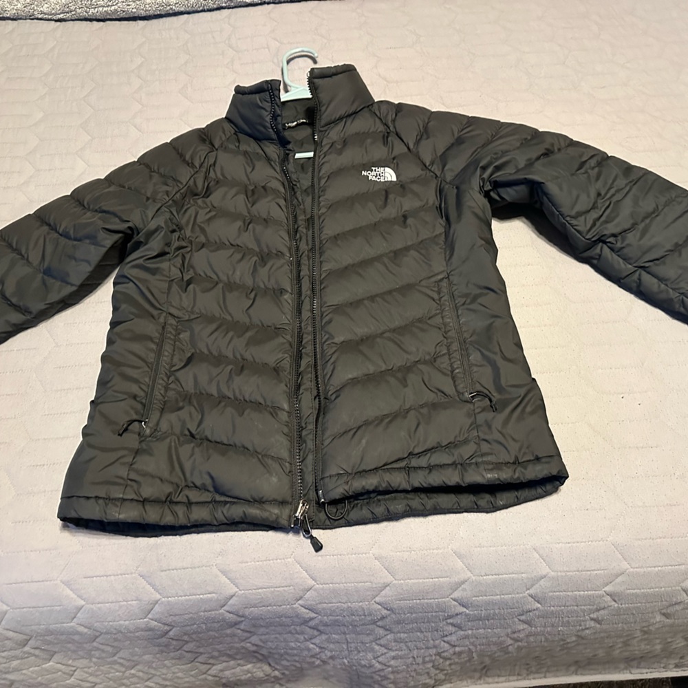 Women’s (M) North Face light Puffer